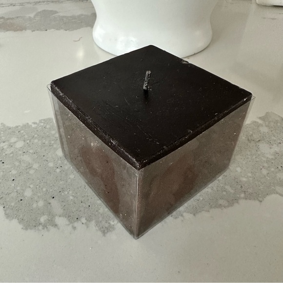 Donna Karan Black Cashmere Square Candle - Picture 6 of 14